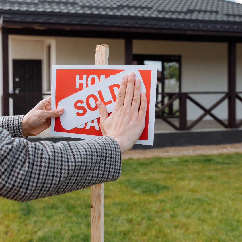 sold sign on a house