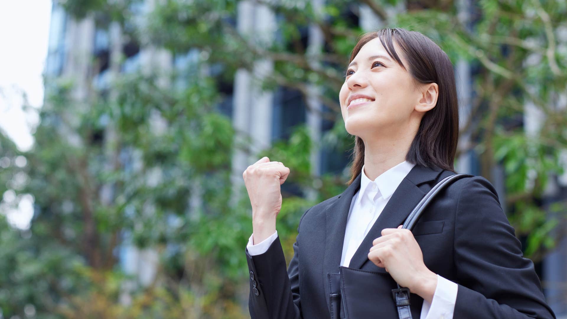 confident woman who trusts her intuition