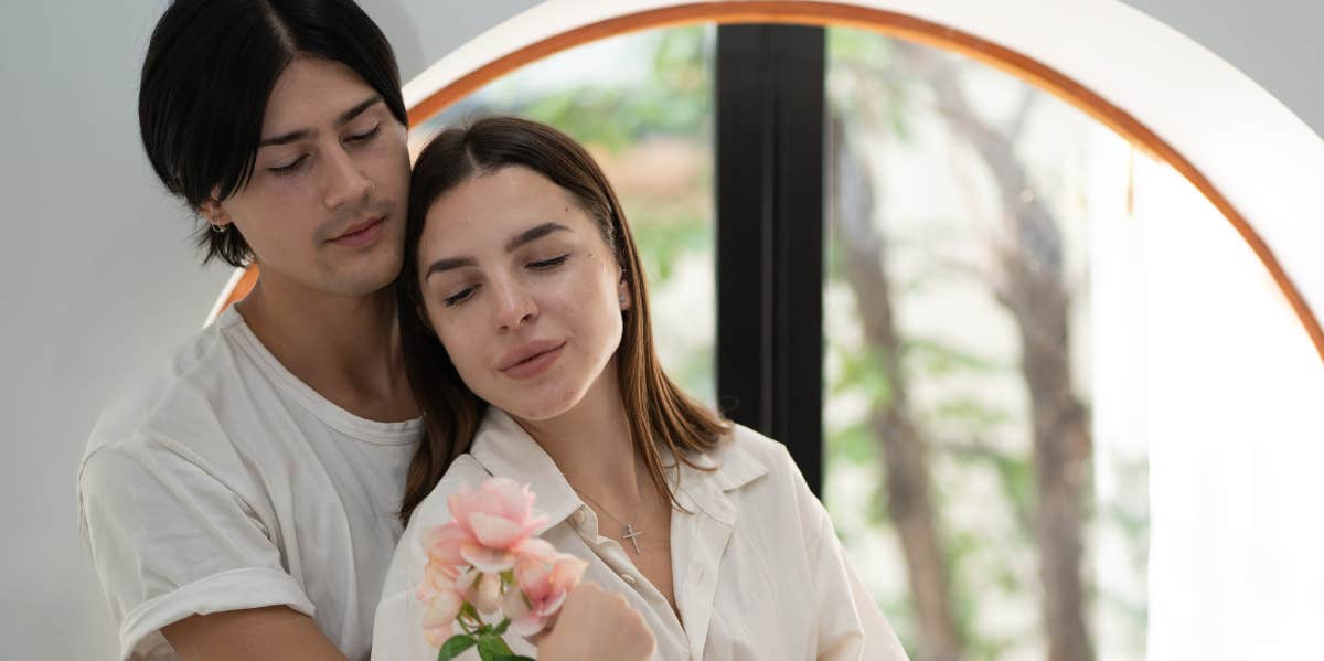 3 Most Destructive Red Flags We Ignore In Our Relationships couple hugging