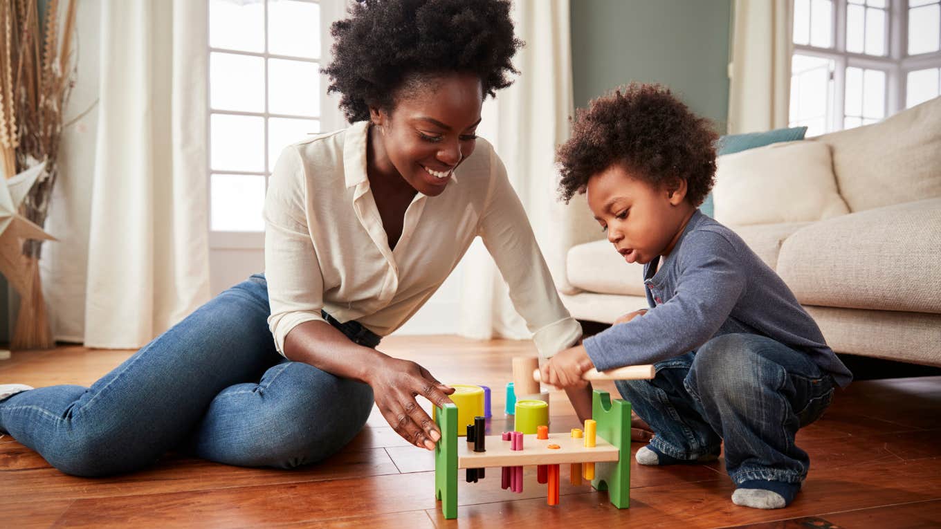 3 Tiny Habits Of Incredibly Happy Moms Mother playing with child