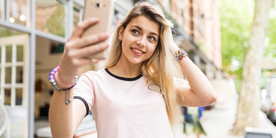 People Who Take Selfies Are NOT As Hot As They Think