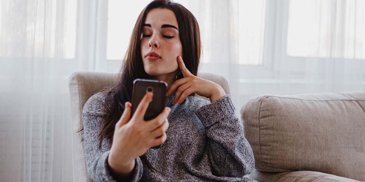4 Unusual-But-Scary Narcissistic Traits That Often Go Unnoticed woman taking selfie on phone