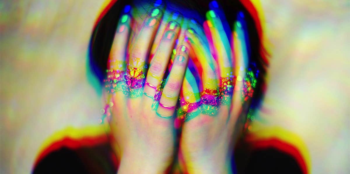 4 Signs Your Panic Attacks Aren't Just Standard Anxiety — They're Symptoms Of Agoraphobia woman having panic attack