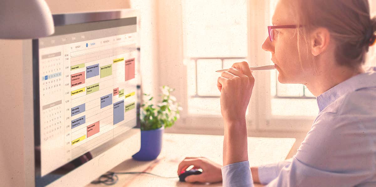 One-Minute Habits That Save 30 Hours Every Week time-blocking habit on screen for productivity