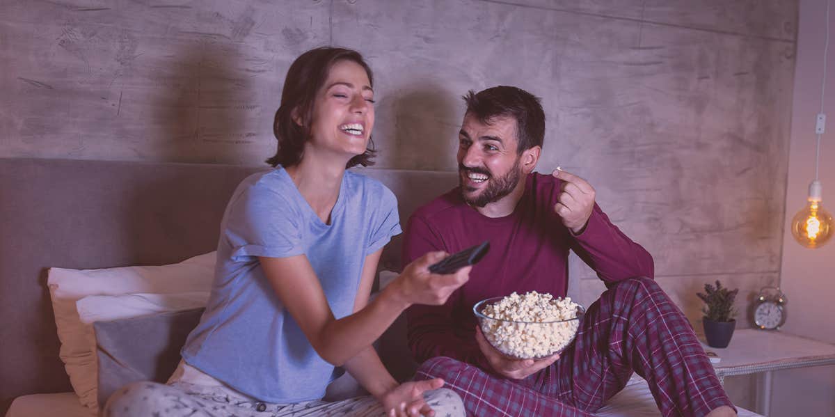 5 "Imperfections" Men Find Totally Sexy couple watching TV in pajama