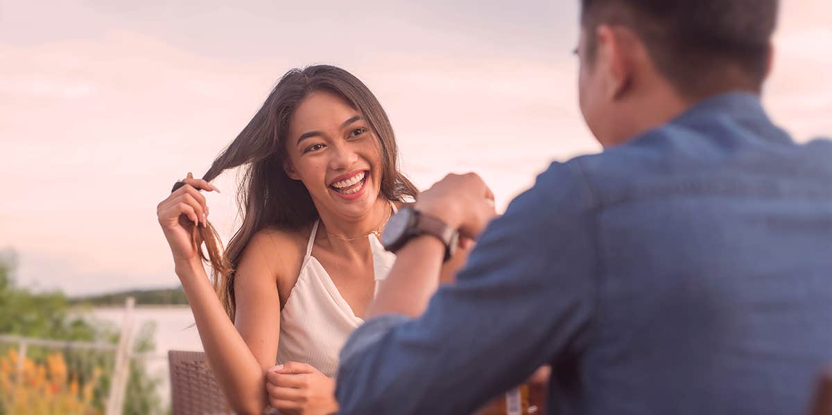 5 Subtle Ways To Show Confidence On The First Date couples dating