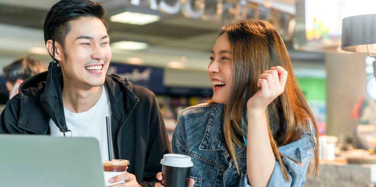 The 5 Things Women Notice About Men RIGHT AWAY man and woman talking on date