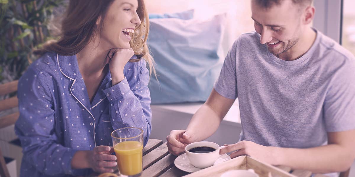5 Things Women Stop Doing When They Get Comfortable — That Turn Guys Off couple eating breakfast