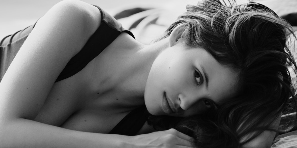 Ladies, Want To Boost Your Libido? 5 Fun Ways To Turn Yourself On woman in bed