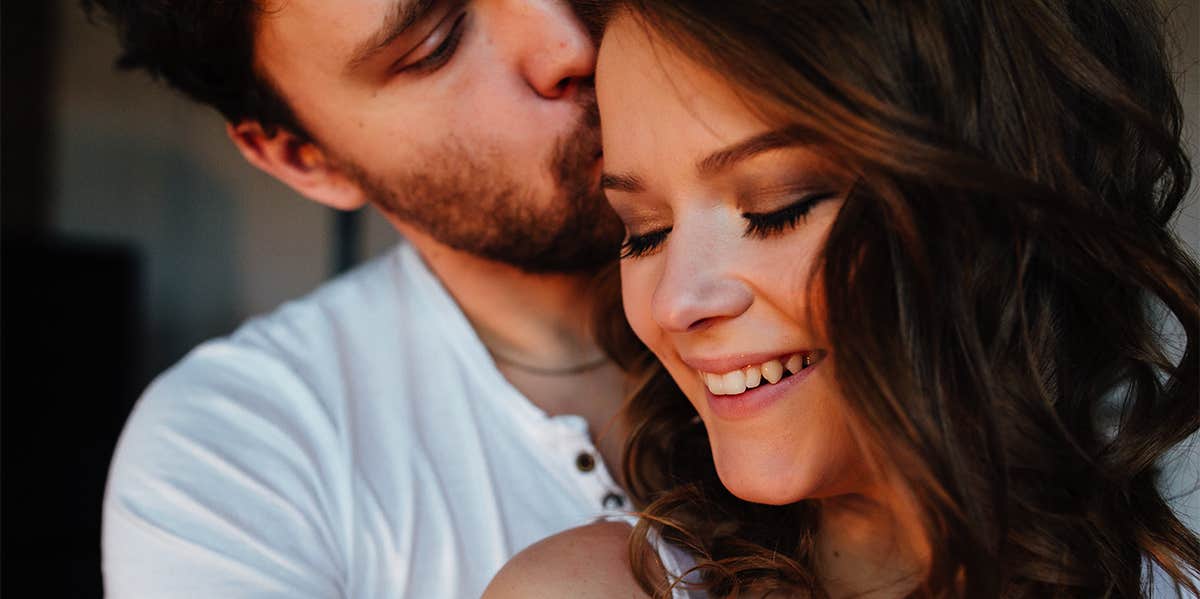 6 Early Signs That Your Marriage Is Definitely Going To Last man kissing woman