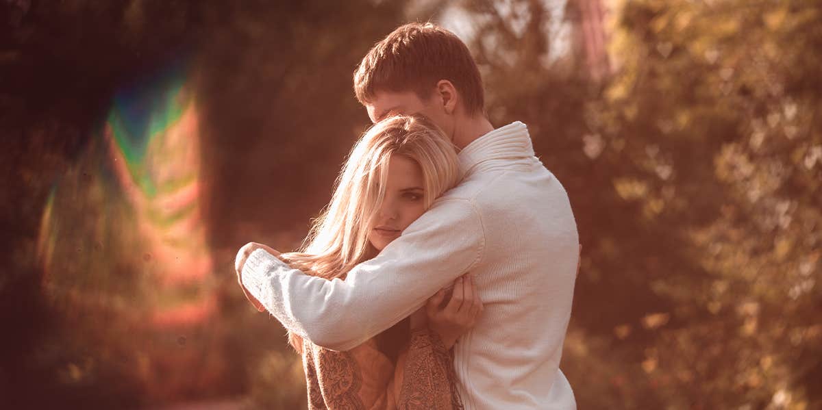 6 Scientifically-Proven Facts About Love That Make It Way Less Confusing couple hugging