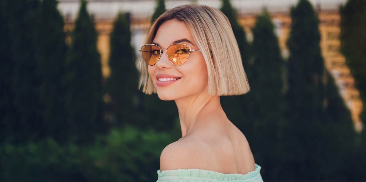 6 Signs You're Secretly Attractive To Other People smiling woman