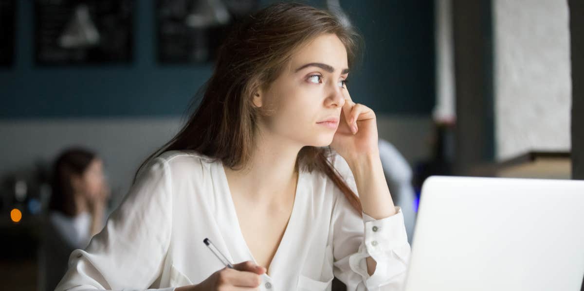 7 Biggest Job Search Mistakes Even The Smartest People Make woman looking for job