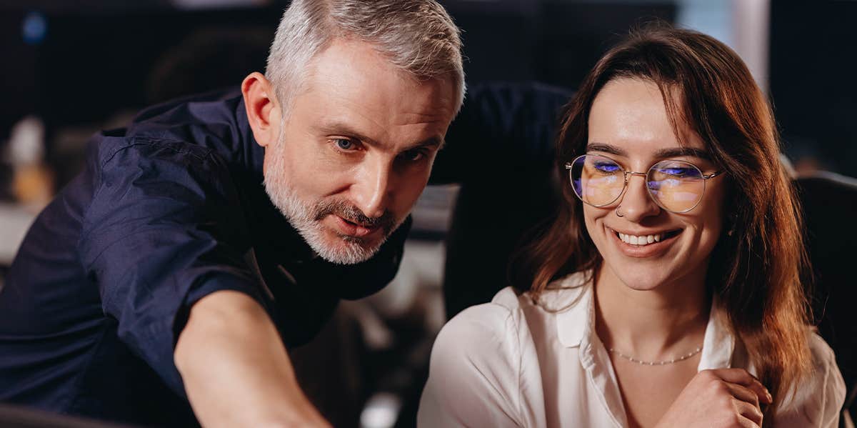 7 Ways The Best Leaders Help Others Adjust To Big, Life-Altering Cha boss helping worker on computer