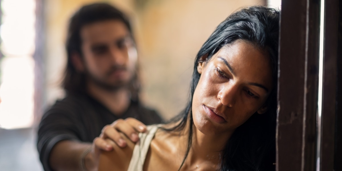8 Early Warning Signs Of Silent Domestic Abuse unhappy couple