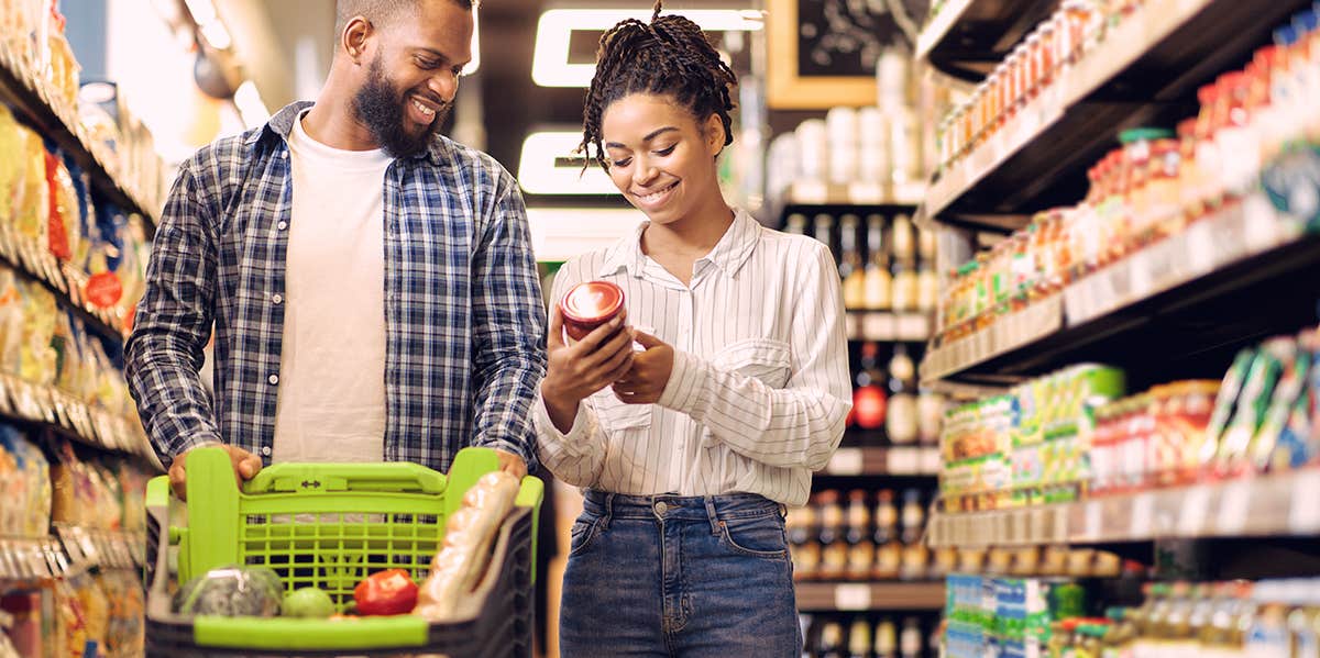 couple grocery shopping