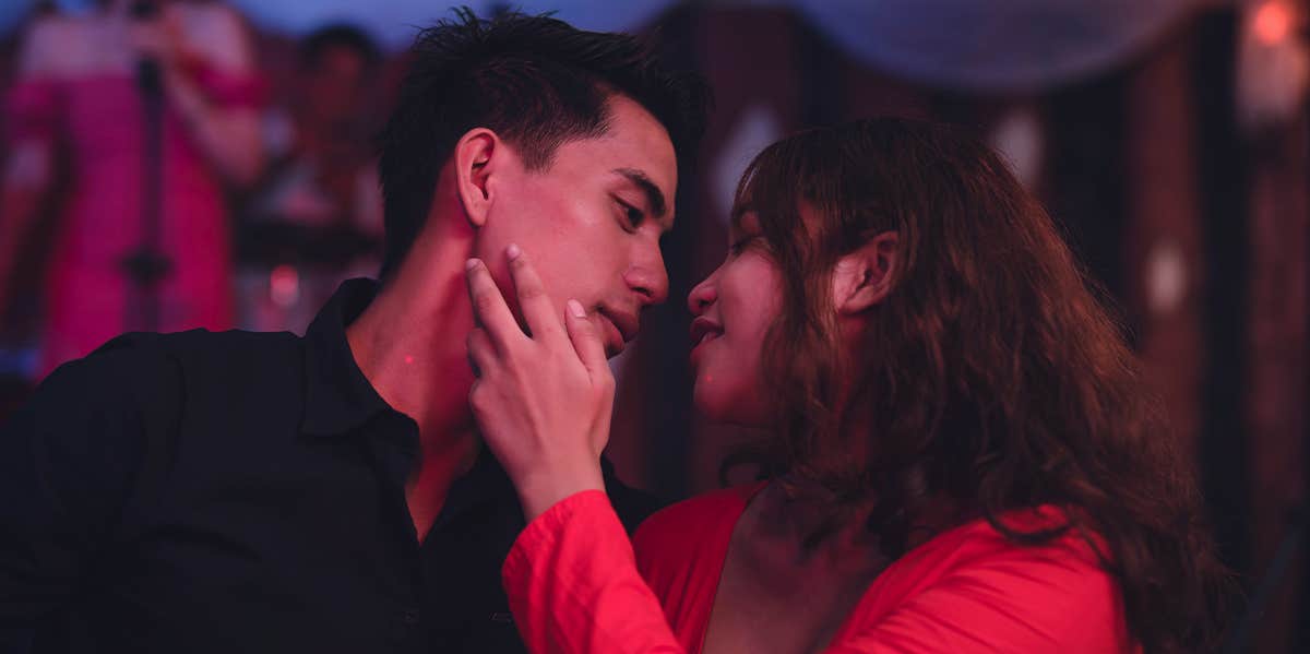 9 Warning Signs He's Only Using You For The Sex man and woman kissing