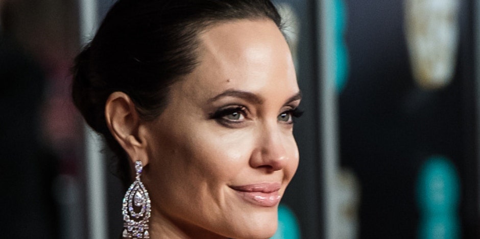 How Much Does Angelina Jolie Weigh? Details Photos Angelina Jolie 76 Pounds Custody Battle Brad Pitt
