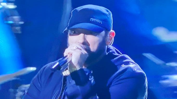 Why Did Eminem Perform At The Oscars? Rapper Shocks Audience With 'Lose Yourself' Rendition Why Did Eminem Perform At The Oscars? Rapper Shocks Audience With 'Lose Yourself' Rendition