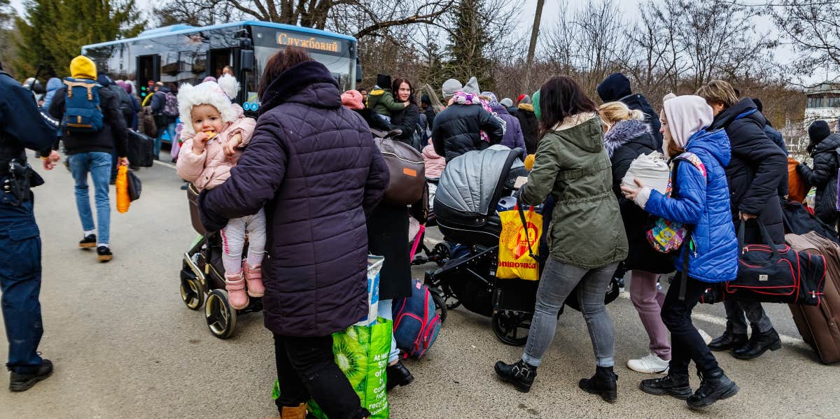 Ukrainians fleeing country to escape Russia invasion