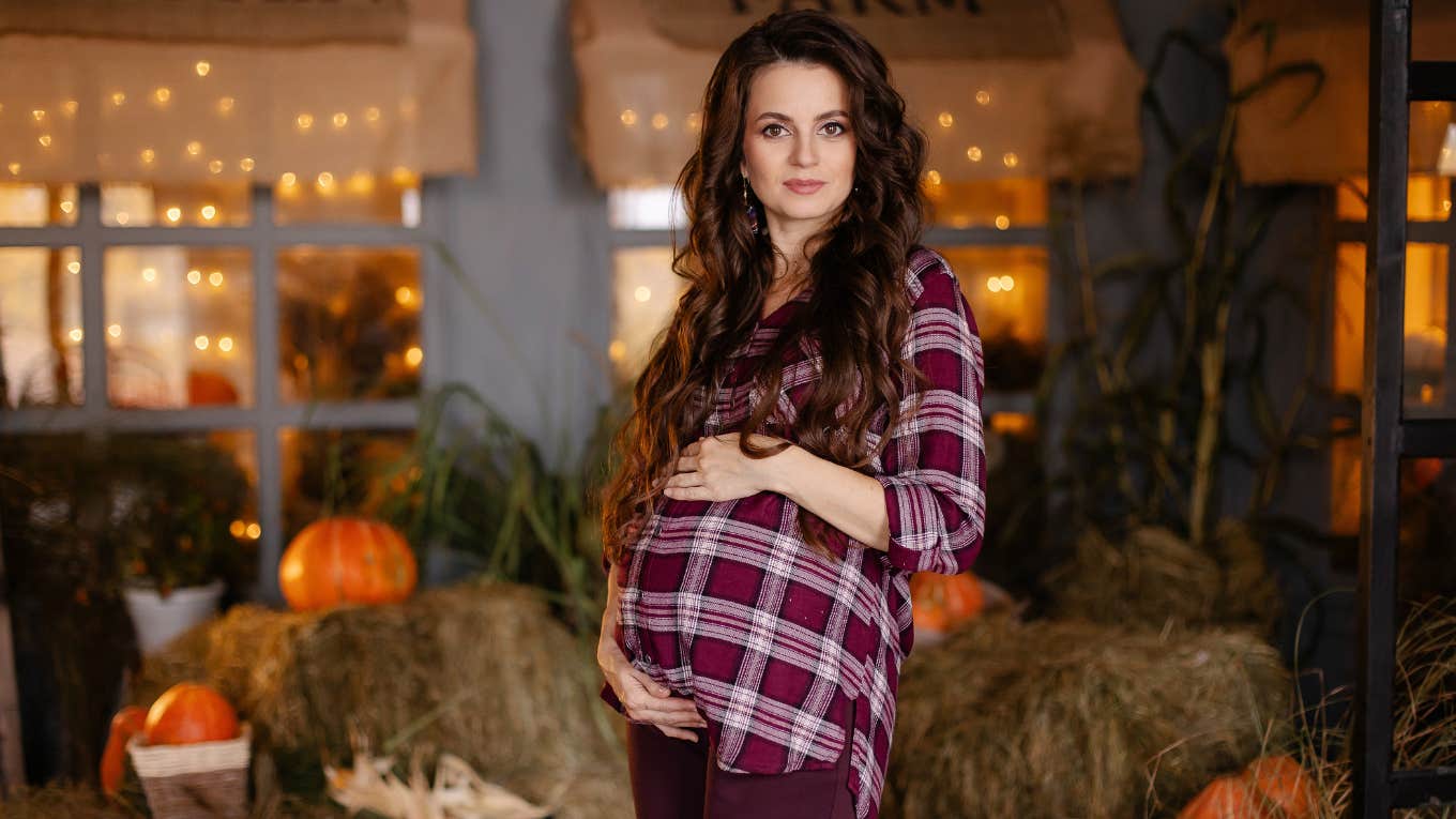 Woman Asks If She's Wrong For Uninviting Pregnant Sister-In-Law From Thanksgiving pregnant woman at Thanksgiving