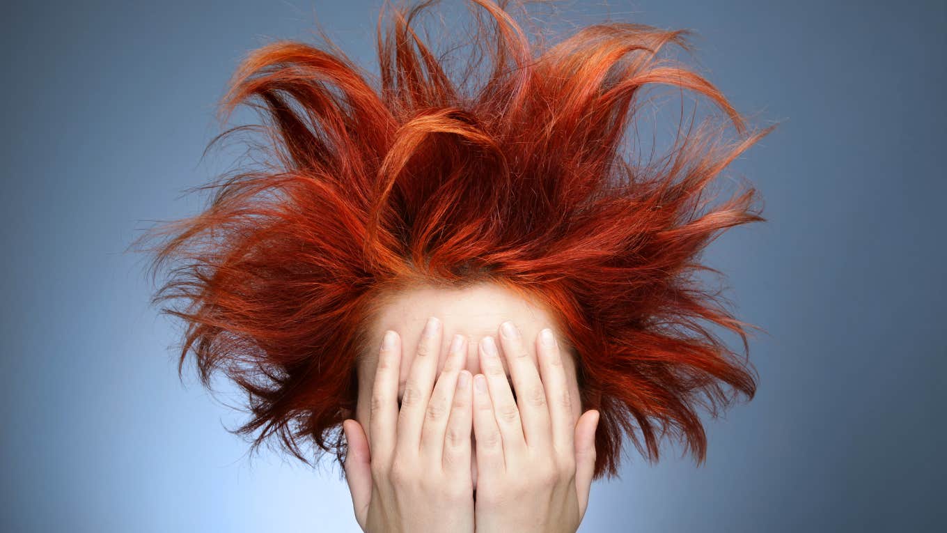 After A Stylist Did Her Hair Wrong The First Time, A Woman Went Back In To Get It Fixed & They Charged Her Again — So She Refused To Tip woman, dyed hair