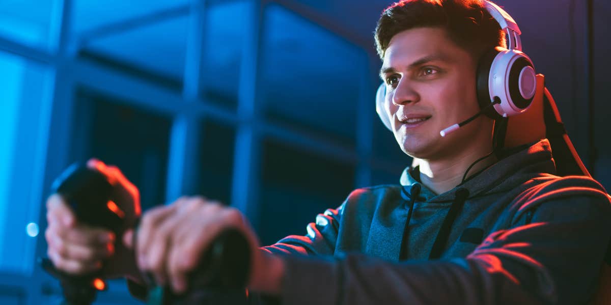 Restaurant Worker Irate His Wife Won't Lie & Say He's A Pilot a guy playing a pilot simulation game