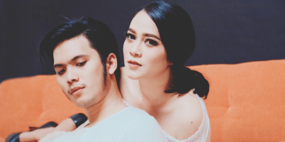 How To Keep An Aquarius Madly In Love, According To Astrology How An Aquarius Zodiac Sign Stays Madly In Love With You, Per Astrology