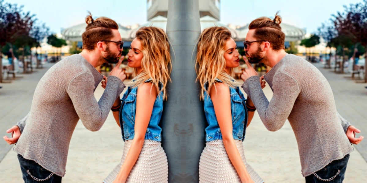 couple flirting on lamp post