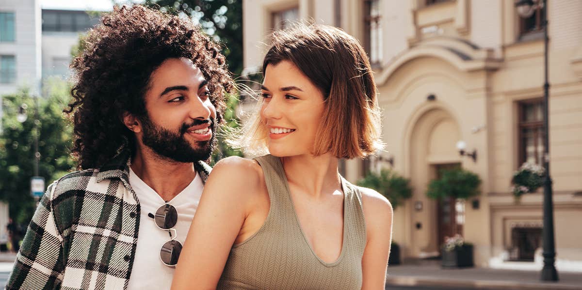 5 Bad Habits People Have While Dating That Make Looking For Love Even Harder couple on date