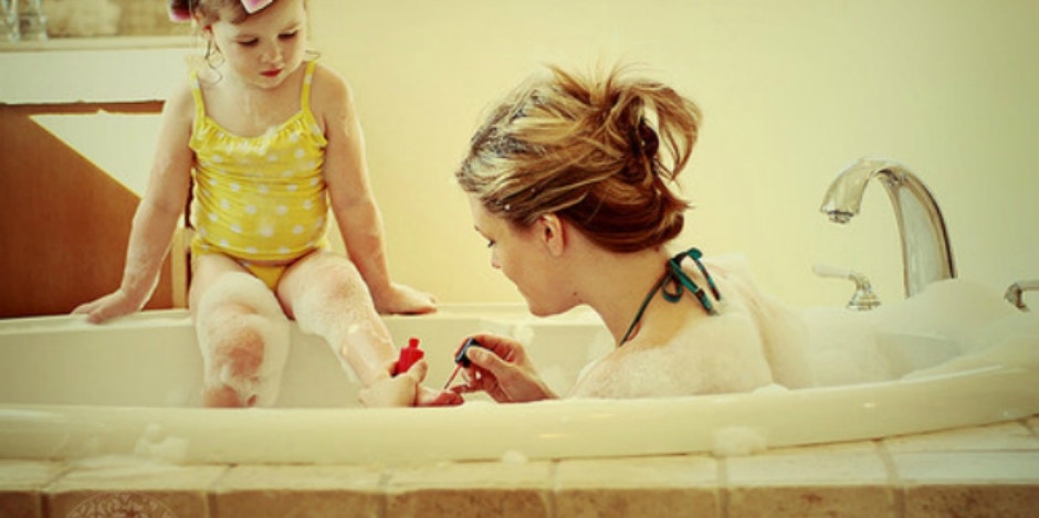 Parents Who Shower With Their Kids: Benefits and When to Stop - WeHaveKids