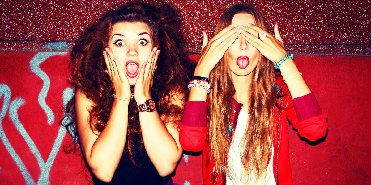 signs you have a soul connection with your best friend two young women making silly faces together