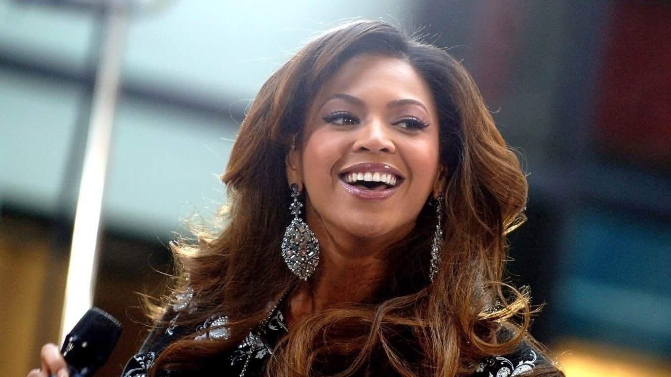 Beyonce Fans Prove That The Industry Is Narrow-Minded About Her Music Beyonce performing