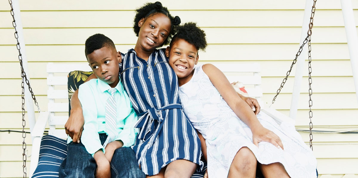 The Strangely Fascinating Way Your Birth Order Affects Your Personality mom with kids