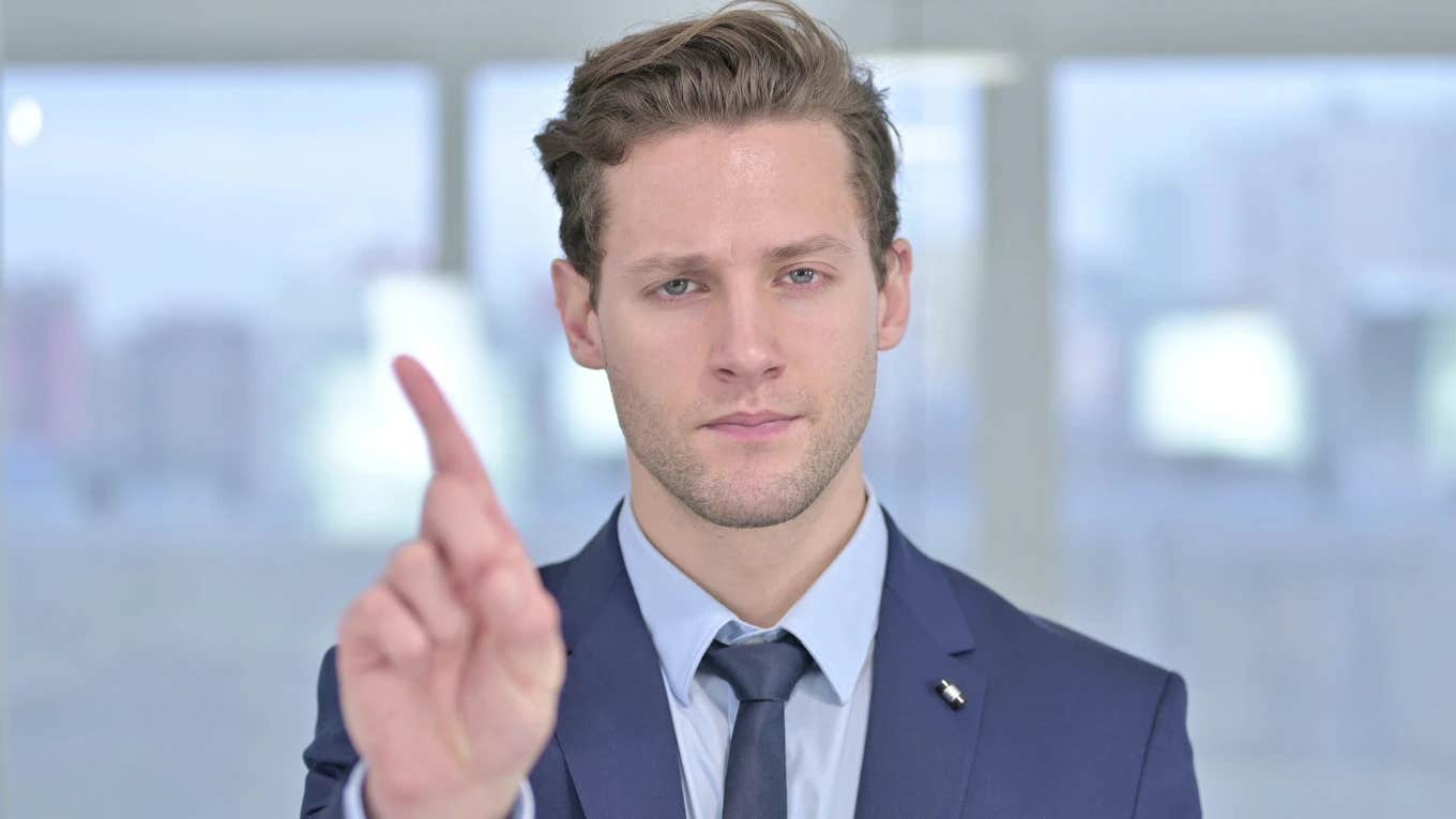 Boss Accuses Worker Of Not Being A Team Player For Refusing 8AM Meeting worker saying no