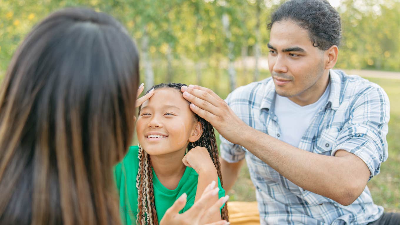 dad braiding daughter's hair 