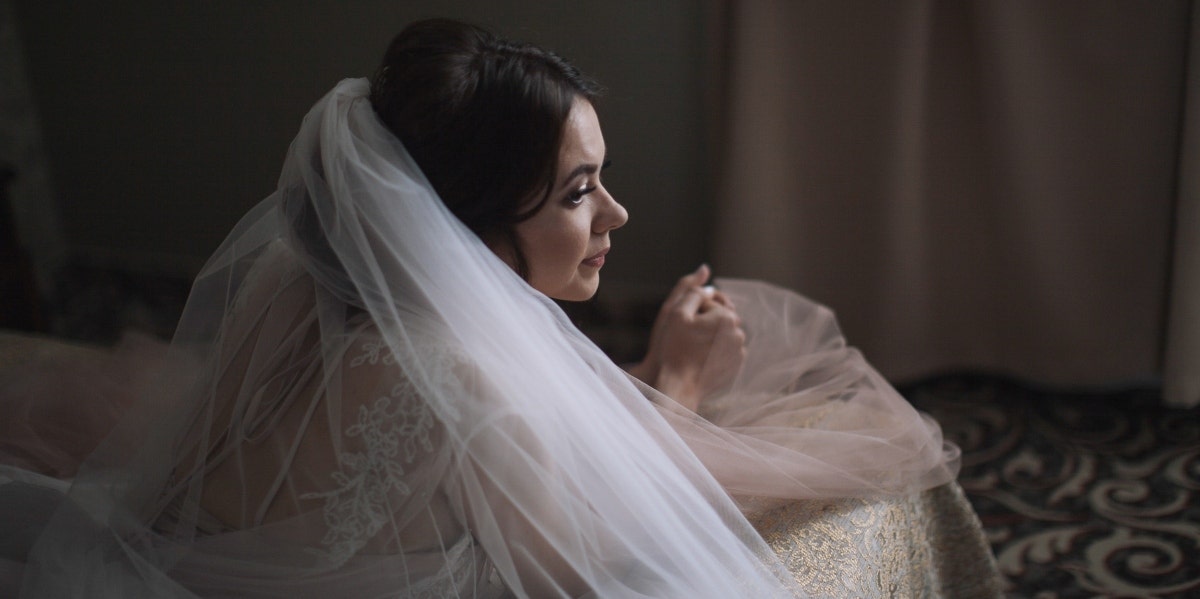 9 Life-Altering Lessons Calling Off A Wedding Taught Me About Love sad bride calling off a wedding