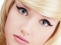 5 Steps To Sexy Mad Men Eye Makeup woman with cat eye mad men makeup