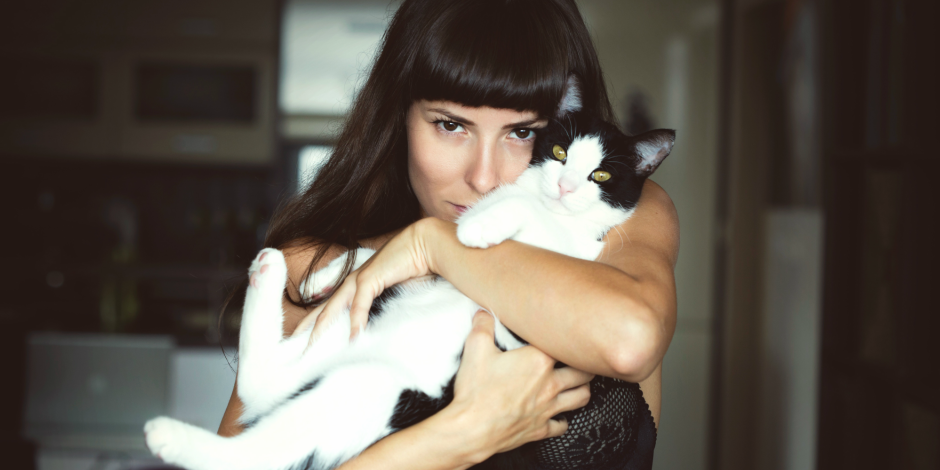 zodiac signs that will always choose their cats