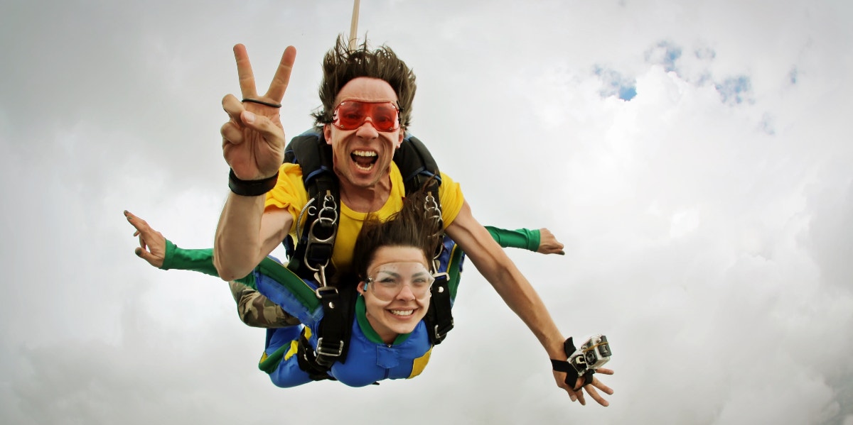 duo skydivers
