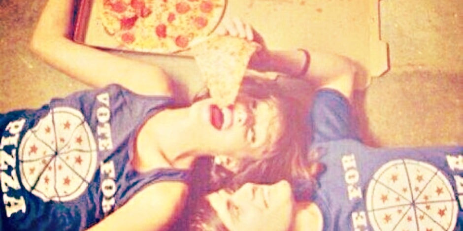 couple eating pizza