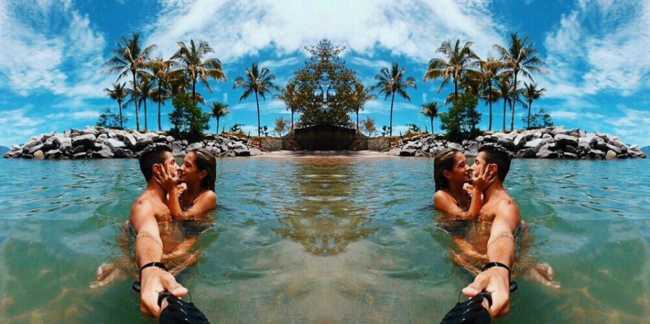 couple kissing 