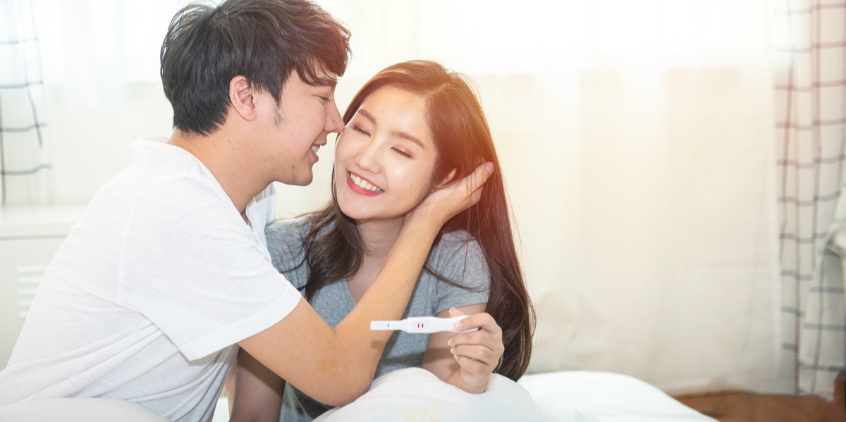 5 Cute Zodiac Couples That Make Pretty Babies, Per Astrology Happy pregnant couple