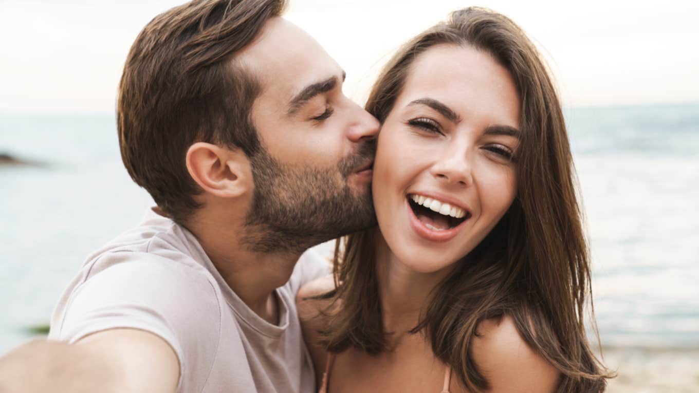 Dating Coach Reveals The One Big Mistake People Make During The Beginning Phase Of A Relationship dating, coach, mistake, couple