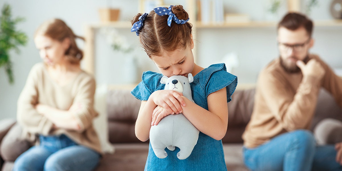 What It Feels Like For Your Child When You Divorce photo of upset daughter between mom and dad