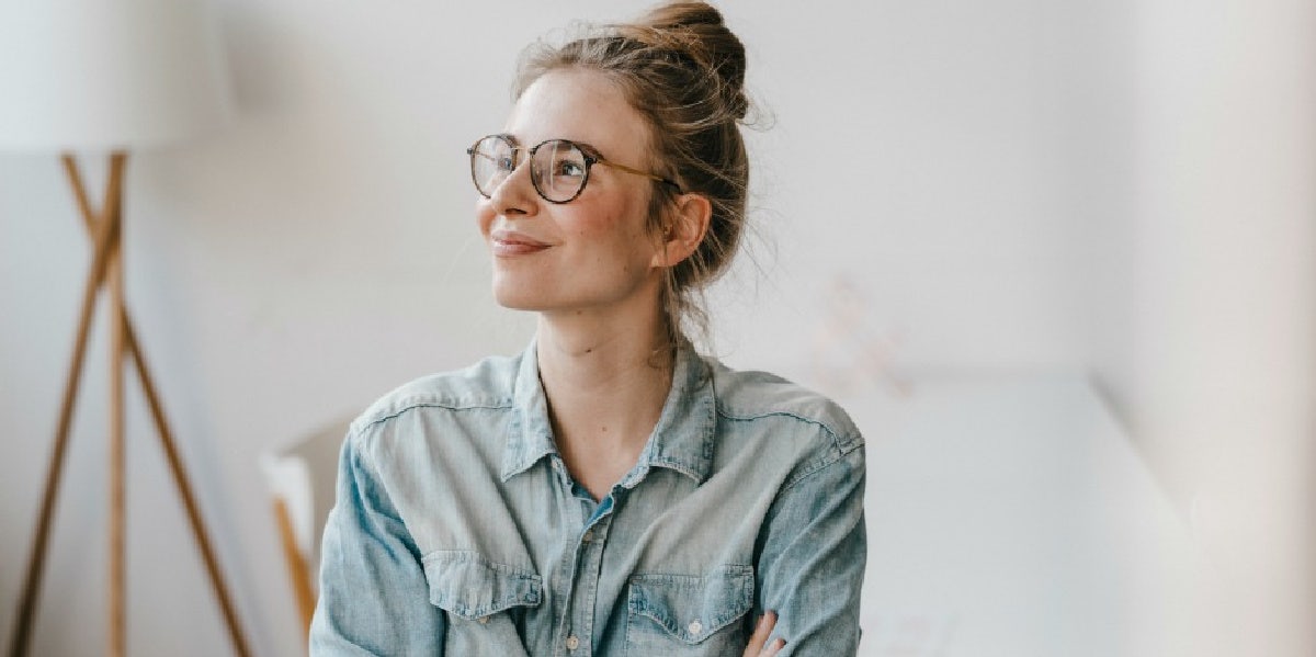 woman looking up smiling 