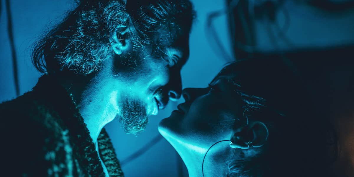 5 Brutal Truths About Whether Or Not A Narcissist Can Love You Back man and woman kissing