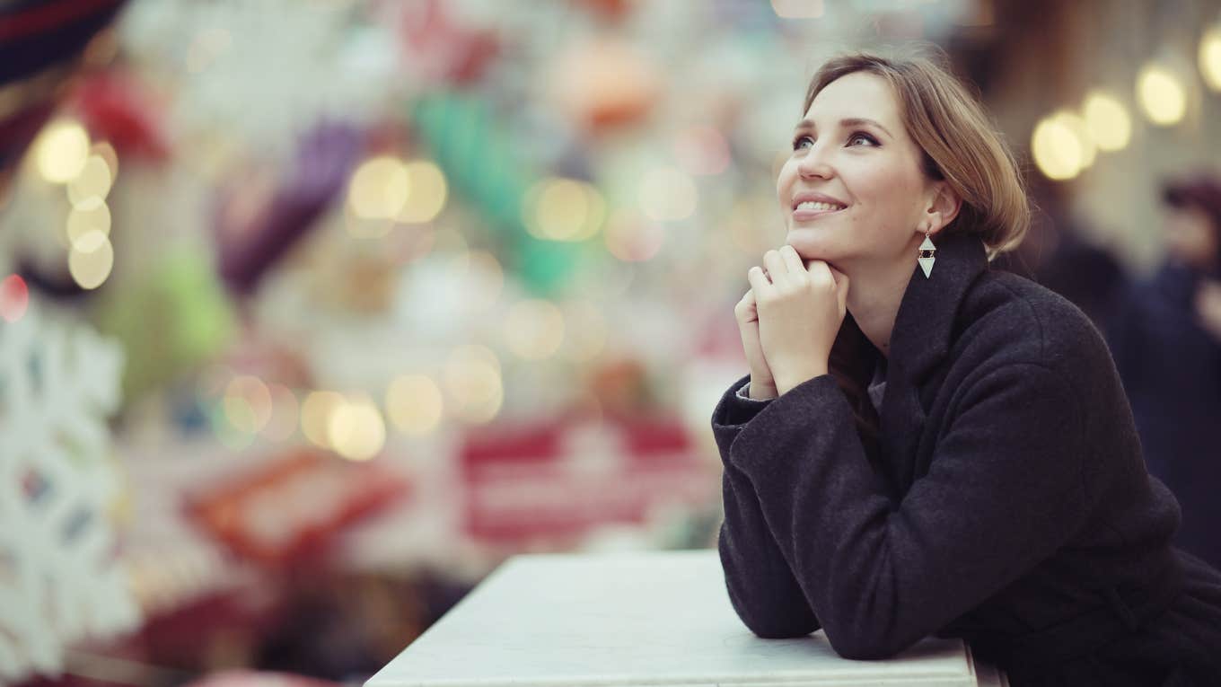 10 Things Exceptionally Happy People Do EVERY. DAMN. DAY. Woman dreaming big