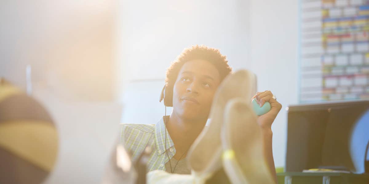 Easily Distracted? You're Basically A Genius, Says Study distracted business environment