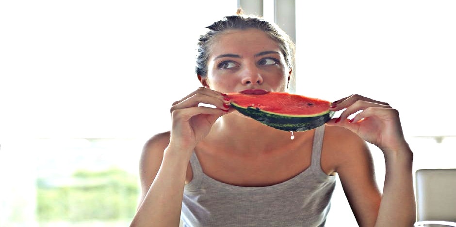 What To Eat (And What To Avoid) If You Have Endometriosis What To Eat (And What To Avoid) If You Have Endometriosis